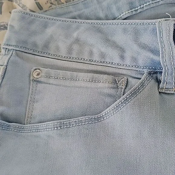 Kensie 12 washed Distressed Light Blue and faded jean shorts Longer Length - Picture 7 of 11